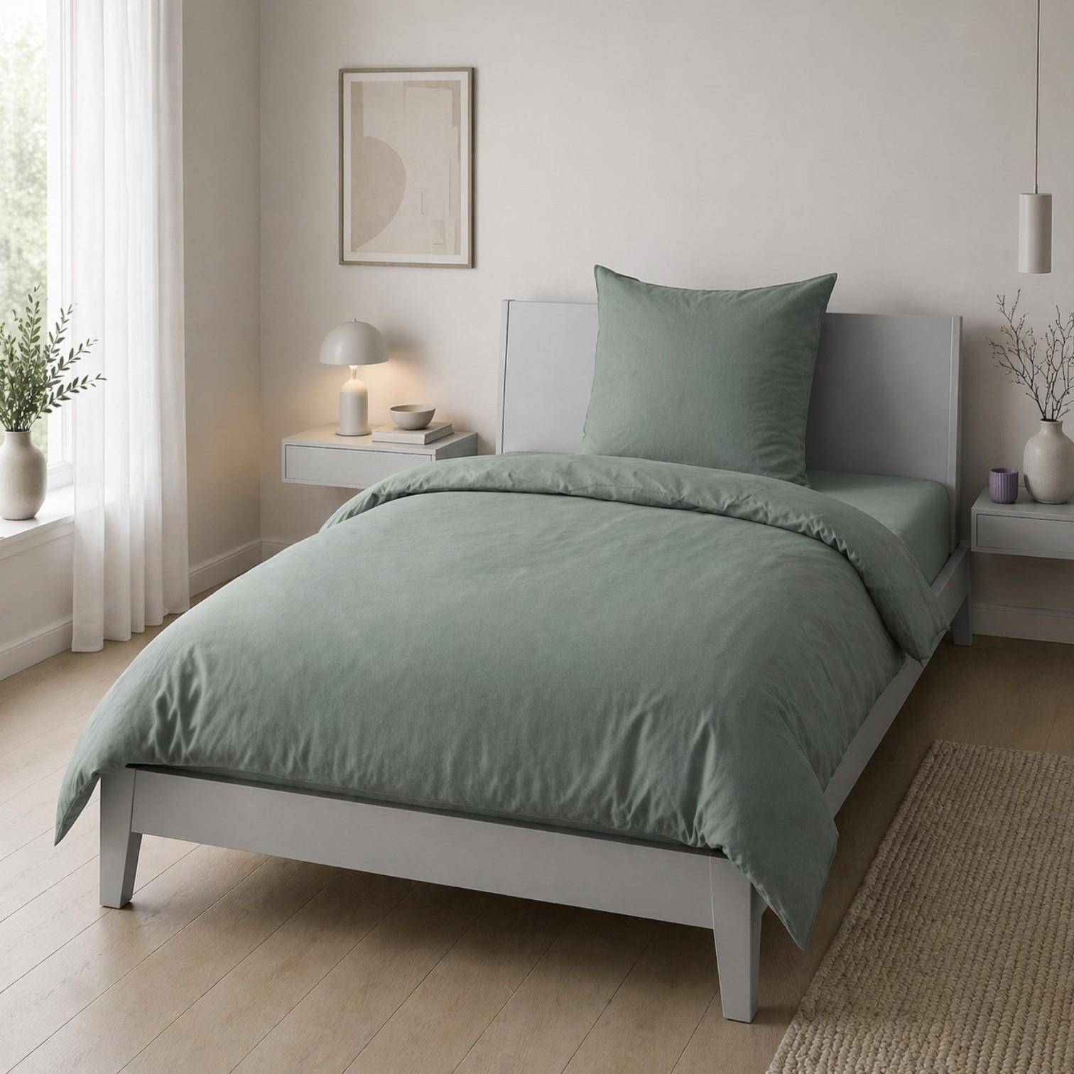 Bettwäsche in Salbei von Bierbaum Wohnen im modernen minimalistischen Schlafzimmer