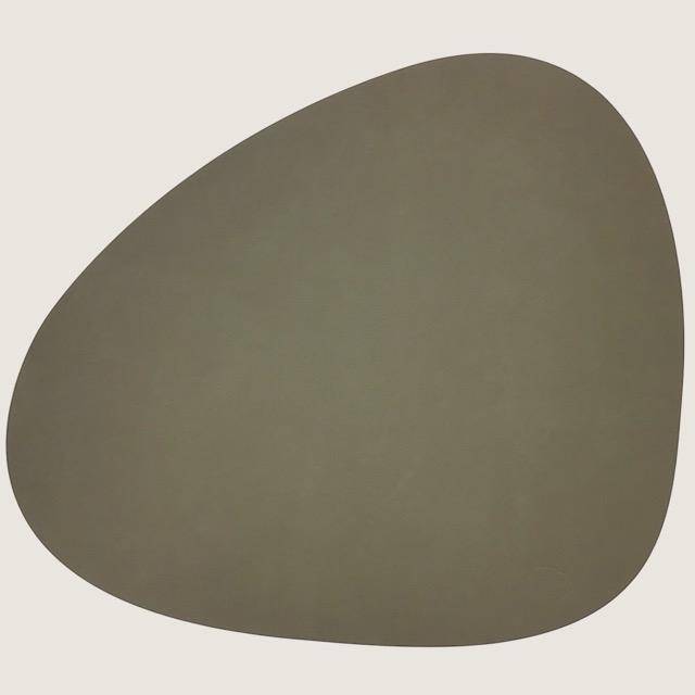 Lind DNA Tischset Curve L Army Green Nupo in 37 x 44 cm