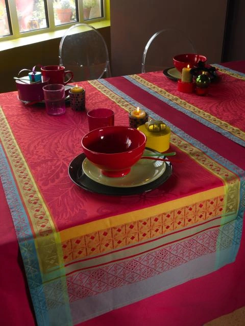 Garnier Thiebaut Tischdecke Isaphire Rubis 175 x 255 cm
