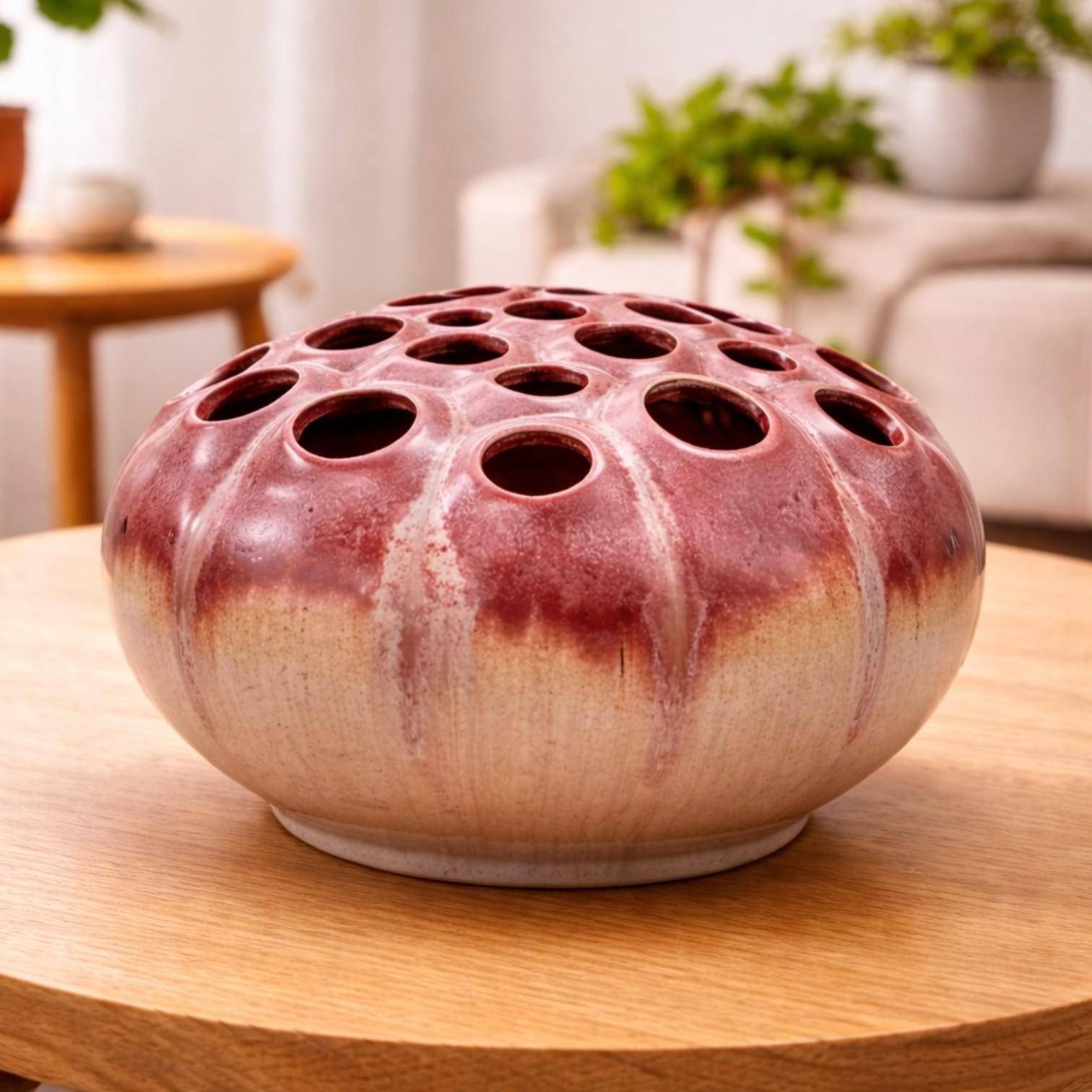 Luimes Vase in Rot-Pink, flache runde Form mit strukturierter Oberfläche und mehreren Öffnungen, Ø 30 cm, Höhe 22 cm  