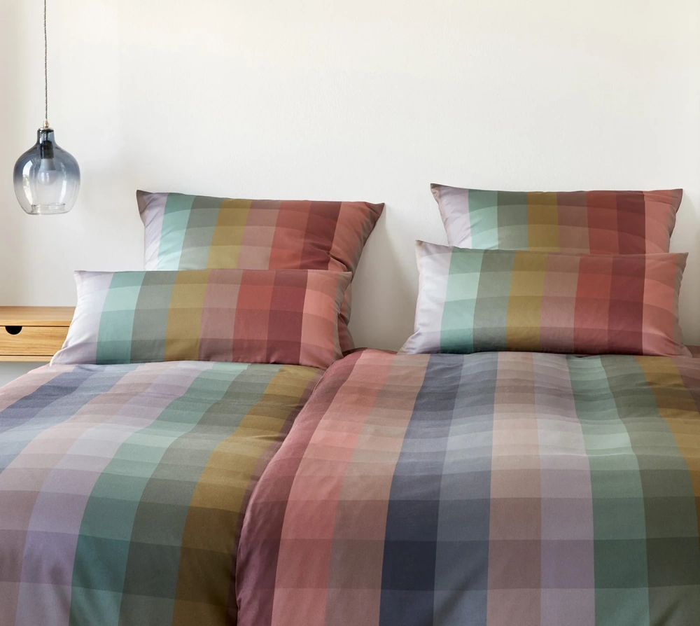 Elegante Comfort Satin Bettwäsche Check Out in Rouge 135 x 200 cm