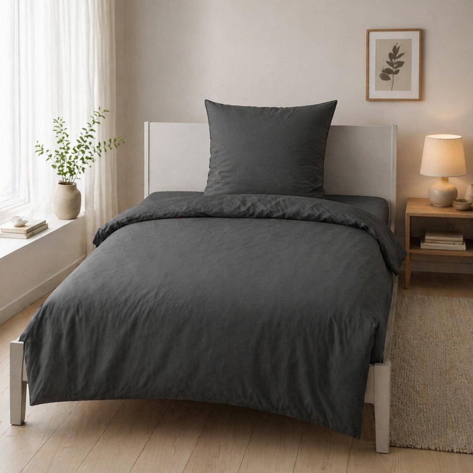 Bierbaum Wohnen Renforcé Bettwäsche Silber im Schlafzimmer Milieu modern und zeitlos