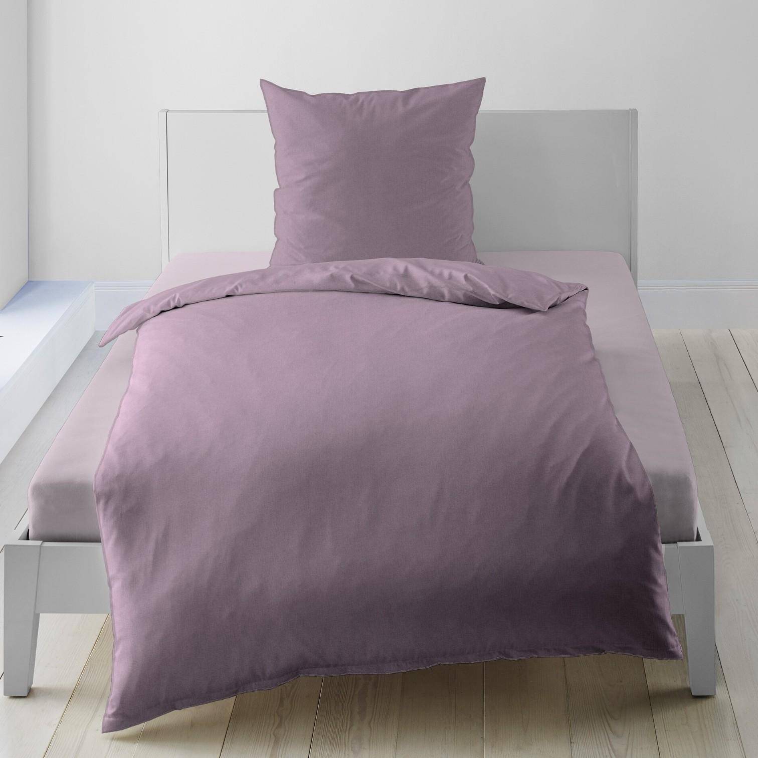 Bierbaum Wohnen Renforcé Bettwäsche Flieder Detailansicht Stoffstruktur glatt und atmungsaktiv