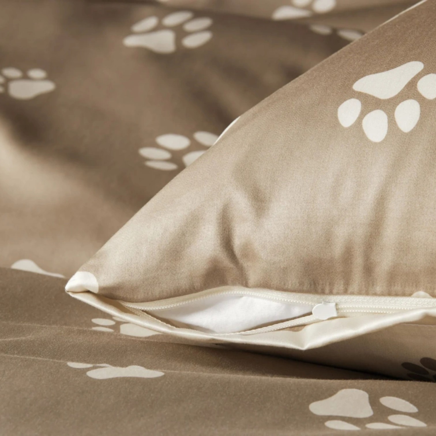Elegante Comfort Satin Kissenhülle zur Bettwäsche Paws 40 x 80 cm