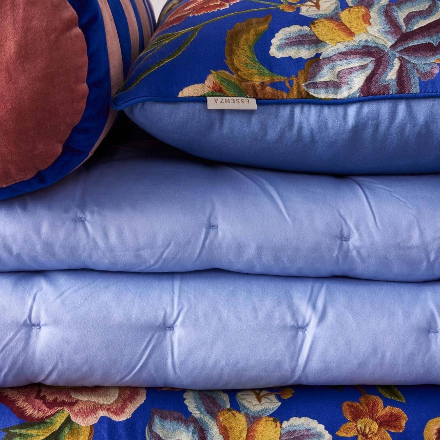 ESSENZA Tagesdecke Ruth Lavender Blue 270 x 265 cm