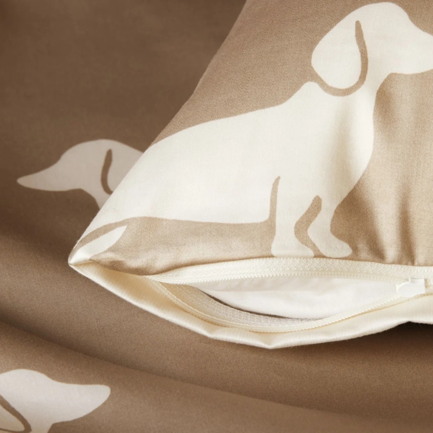 Elegante Comfort Satin Bettwäsche Dogs Natur/Beige 155 x 220 cm