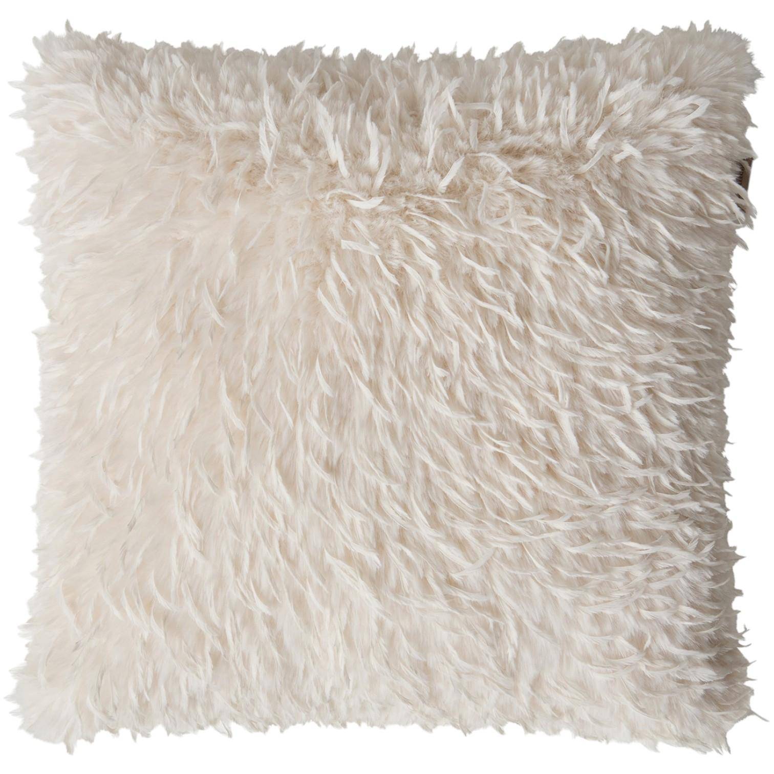 Vorderseite des Skinnwille Dekokissens Fay in Ivory 45x45 cm mit weicher, federähnlicher Struktur und dekorativer Kunstfelloptik.