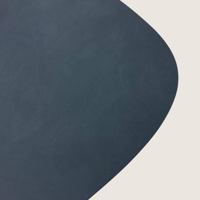Lind DNA Tischset Curve L Dark Blue Nupo in 37 x 44 cm