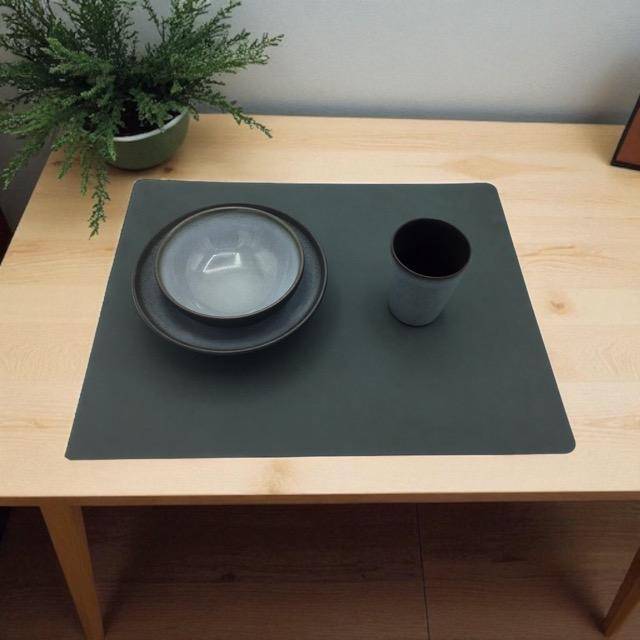 Lind DNA Tischset Square L Dark Green Nupo in 35 x 45 cm