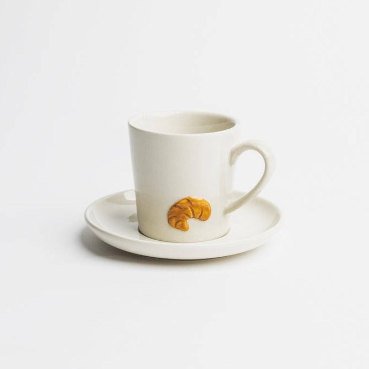 Tranquillo Espressotasse Brunettea aus Steinzeug mit Untertasse und handillustriertem Croissant-Motiv