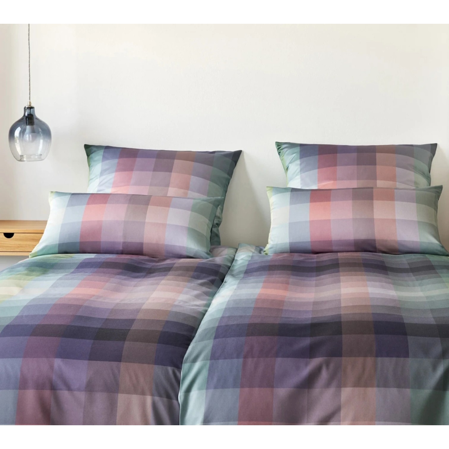 Elegante Comfort Satin Bettwäsche Check Out Lavendel 155 x 220 cm