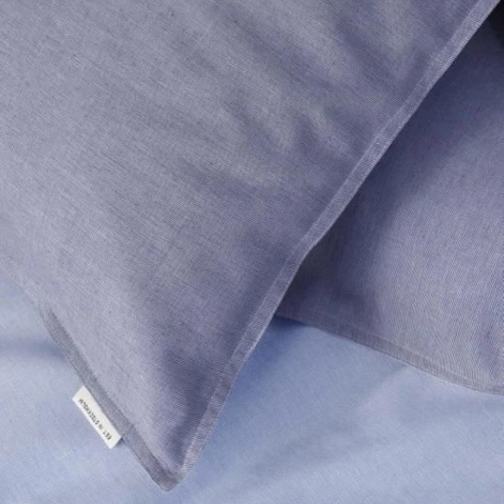 Stoffdetail der Marc O'Polo Bettwäsche Malthe Blue aus hochwertigem Lyocell-Mix mit feiner Melange-Optik