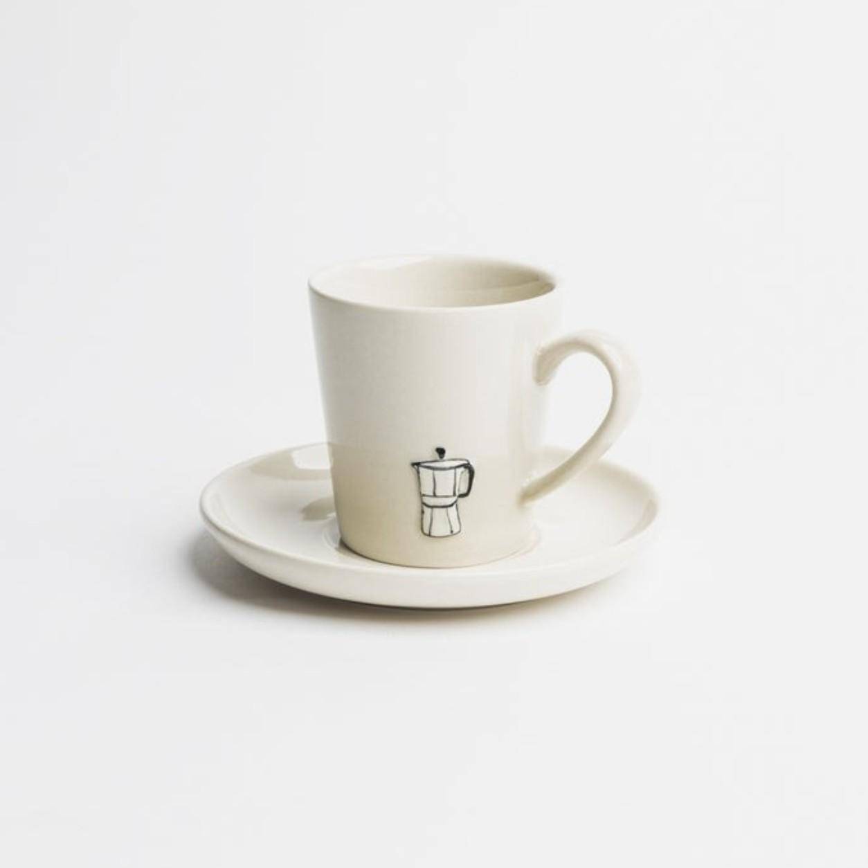Tranquillo Espressotasse Brunettea aus Steinzeug mit Untertasse und handillustriertem Espressokocher-Motiv