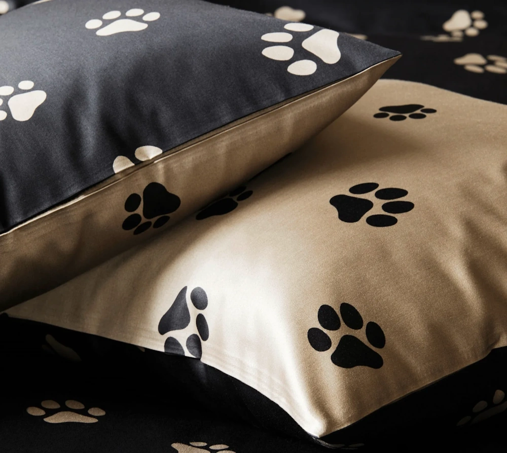 Elegante Comfort Satin Kissenhülle zur Bettwäsche Paws 40 x 80 cm