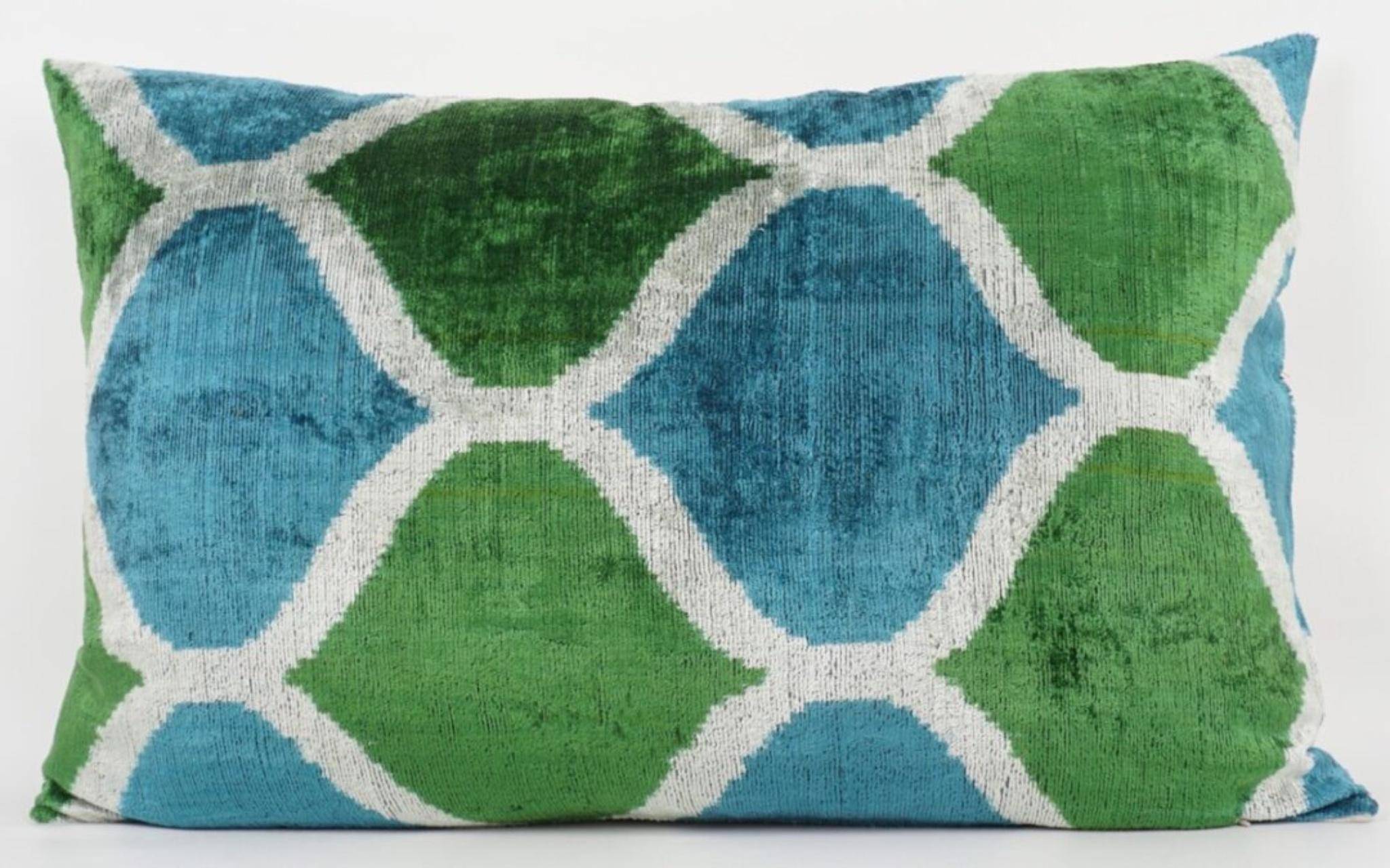 Kissenhülle 40 x 60 cm mit geometrischem Muster in Grün und Blau, Oberseite aus 100 % Seide