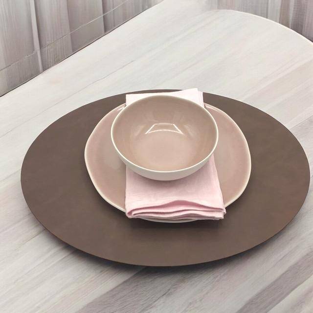 Lind DNA Tischset Oval L Brown Nupo in 35 x 46 cm