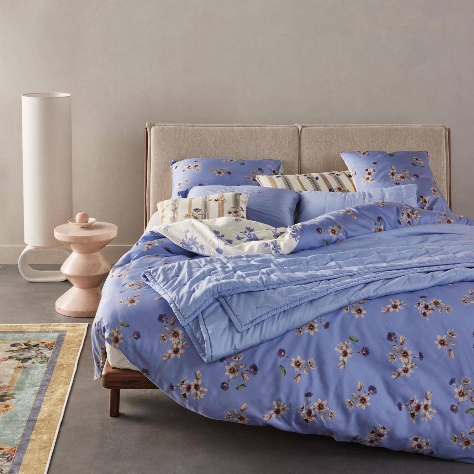 ESSENZA Tagesdecke Ruth Lavender Blue 270 x 265 cm