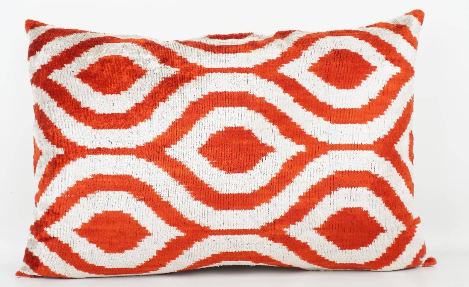 Detailbild Thanks A LOT Kissenhülle Sunset Wave, kräftiges Orange und Offwhite, grafisches Muster