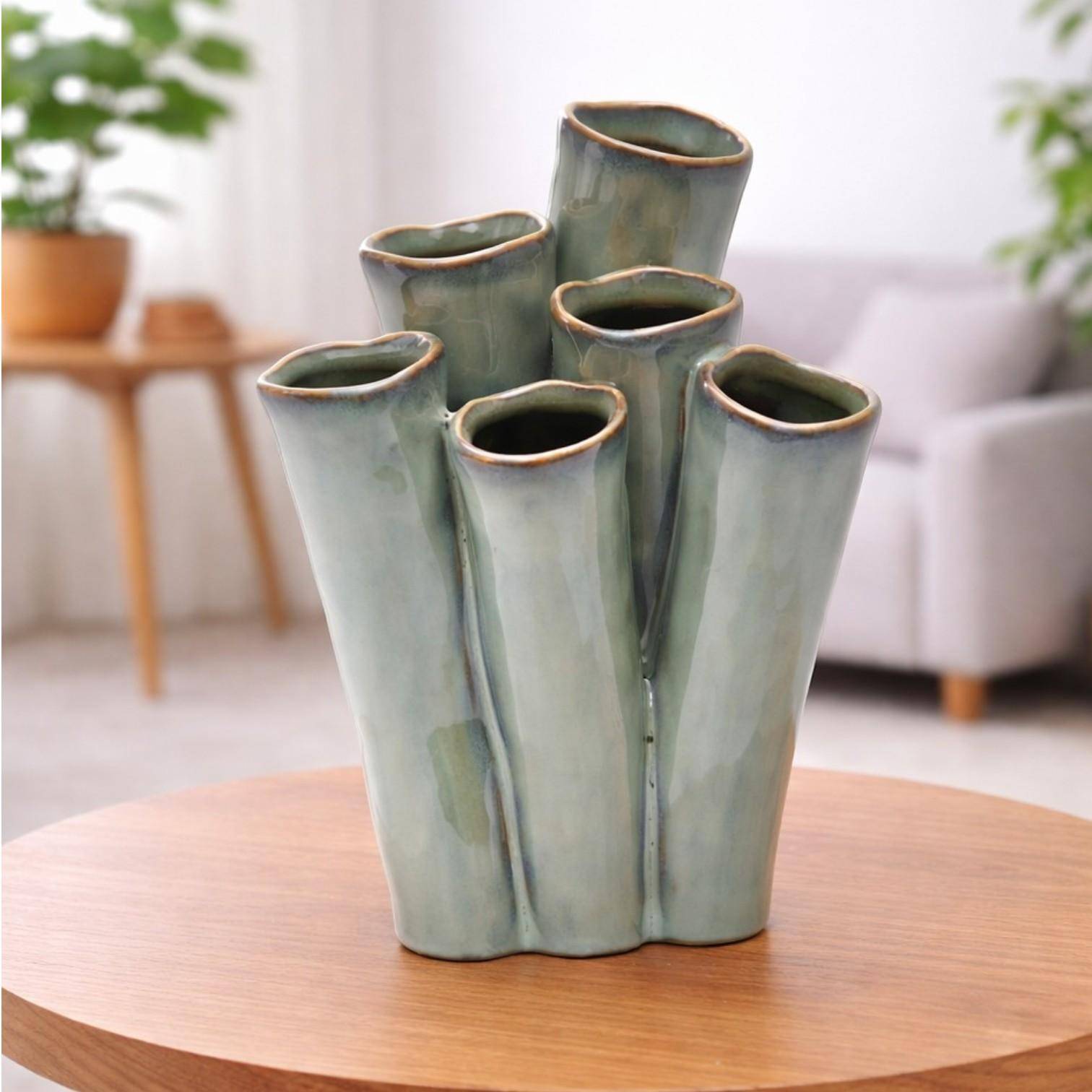 Luimes Vase in Olivgrün mit glatter Oberfläche, organischem Design, ca. 15 cm