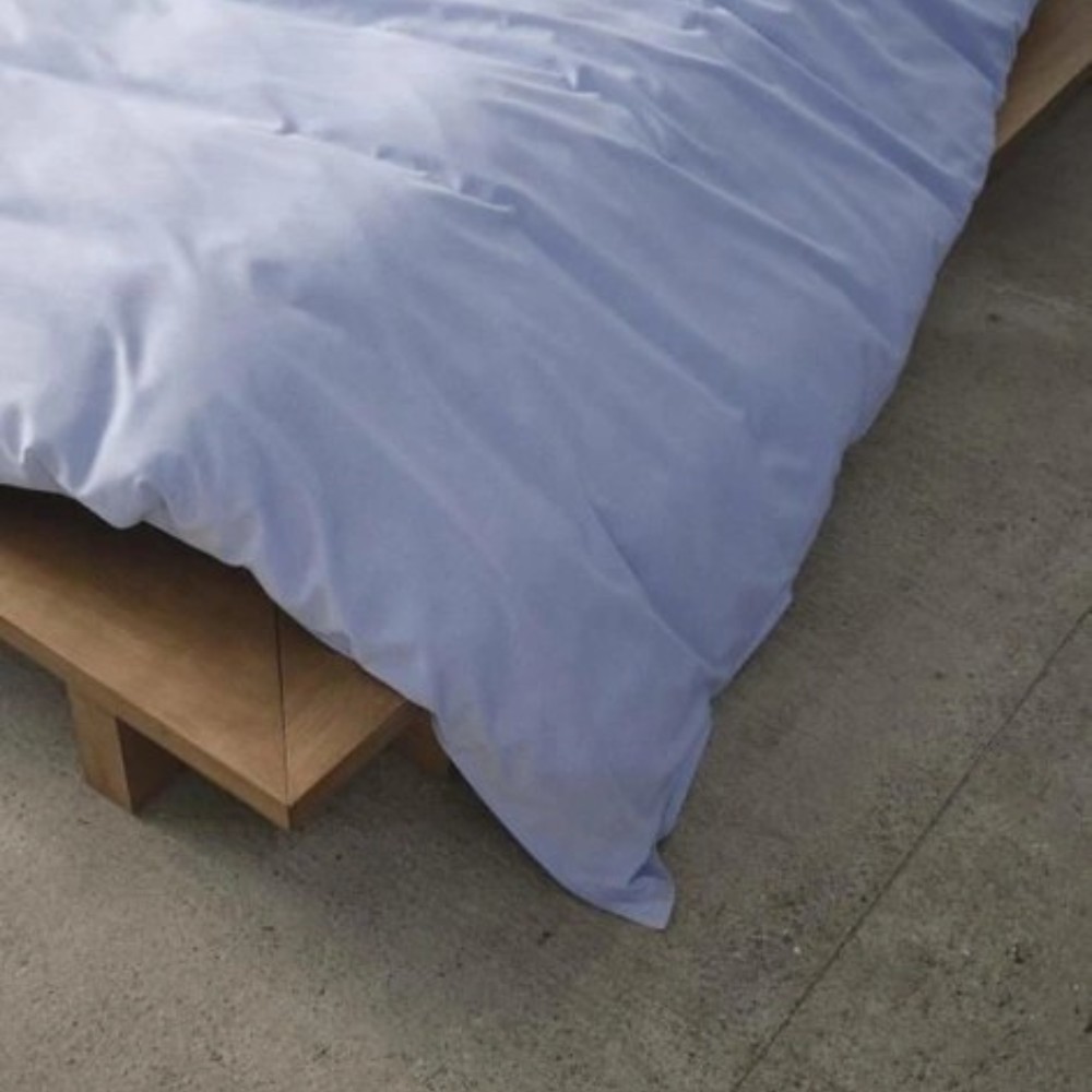 Detailaufnahme der Marc O'Polo Bettwäsche Malthe Blue mit weichem Stoff und moderner Melange-Optik