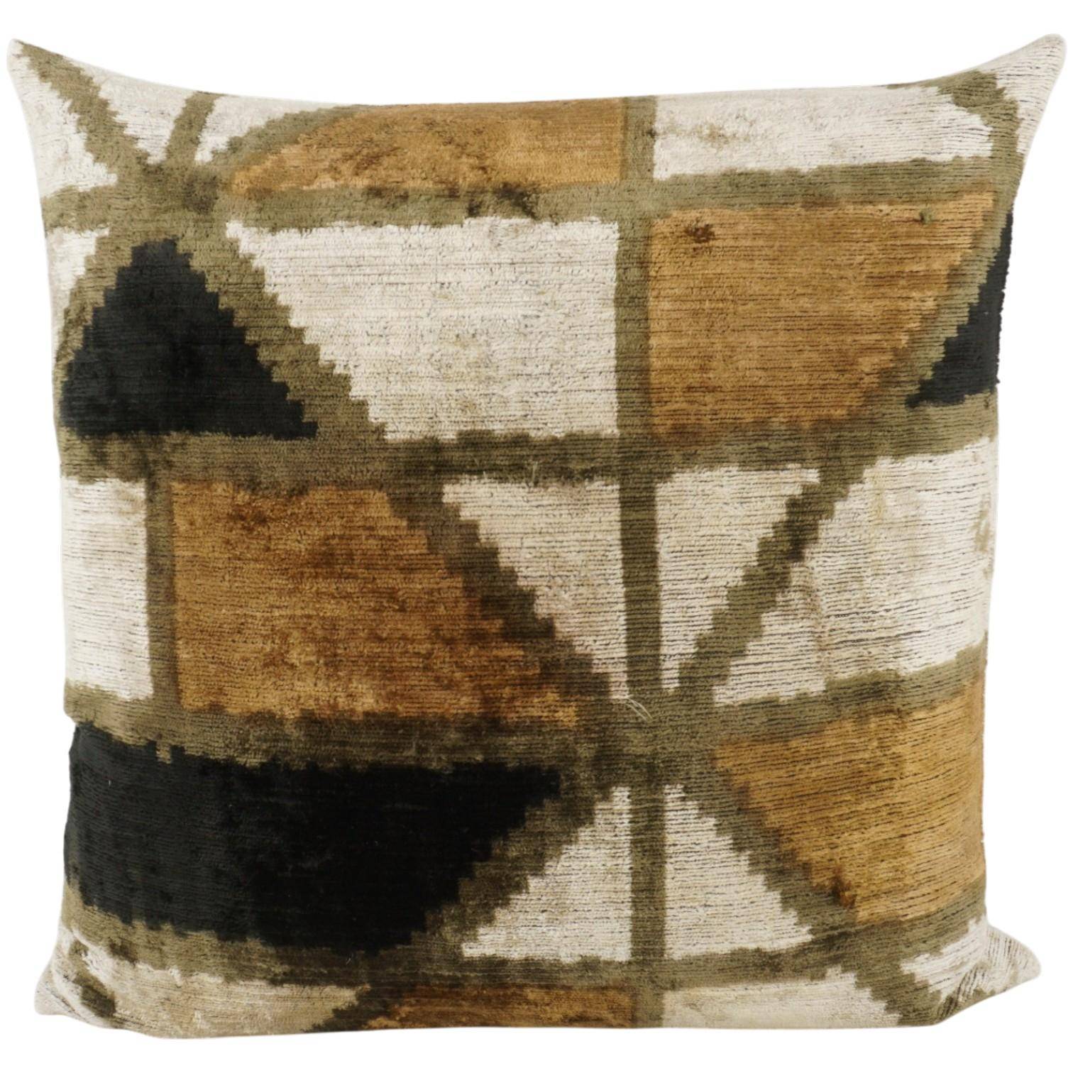 Thanks A LOT Kissenhülle Silk-Velvet Offwhite Hellbraun Schwarz 50x50 cm aus Seide mit grafischem Muster