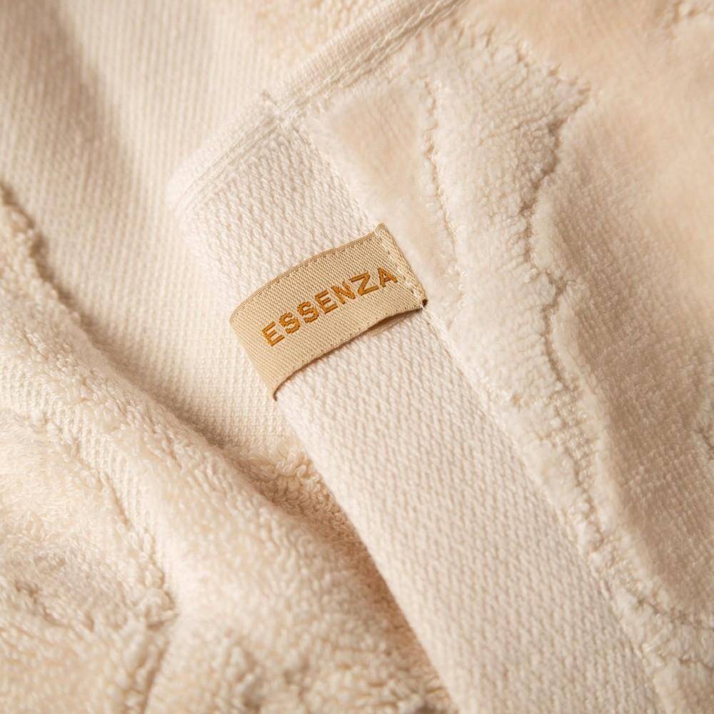 Detailaufnahme ESSENZA Rosie Vanilla 50x100 cm mit Markenlabel und jacquardgewebter Struktur