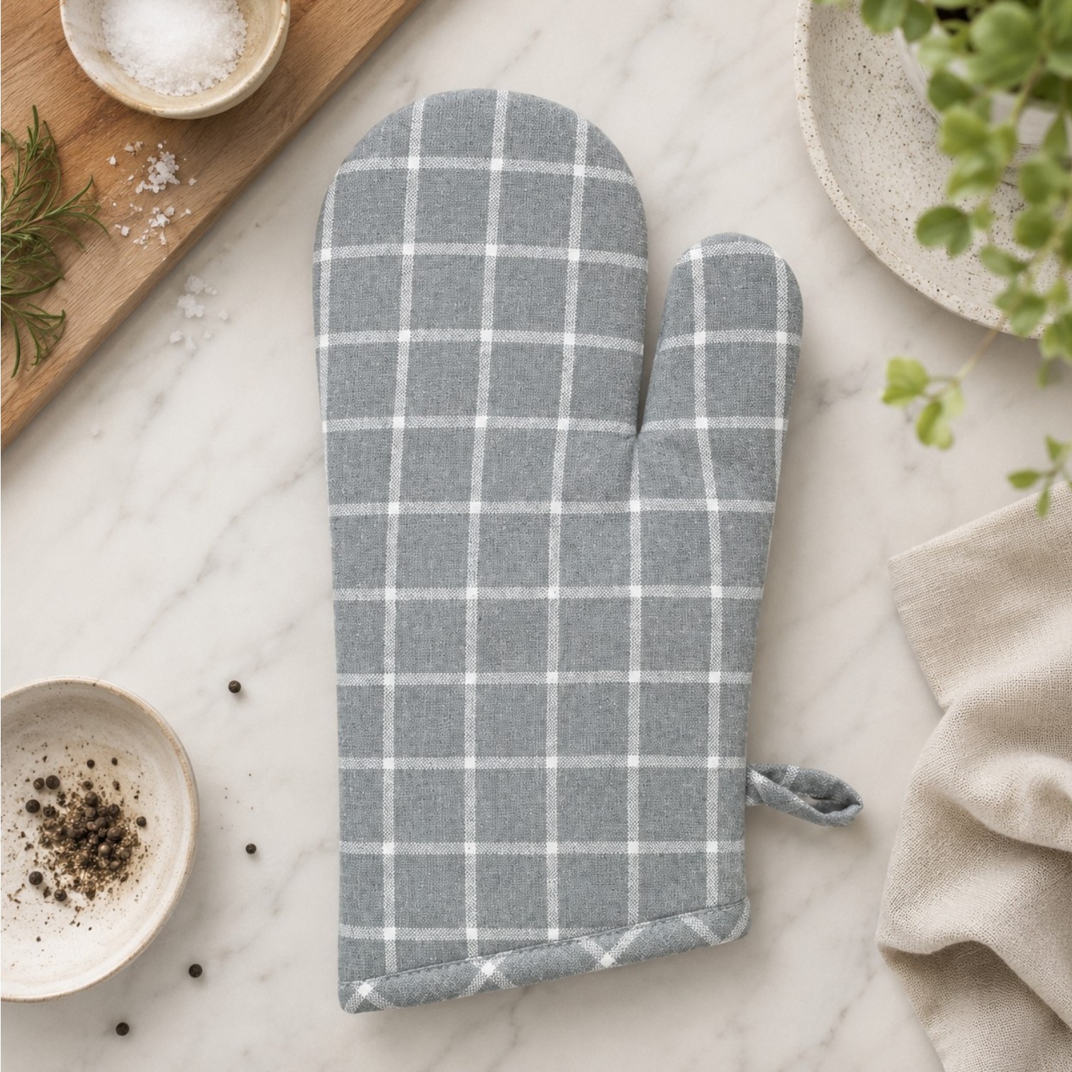 Classic Textiles of Sweden- Recycelter Ofenhandschuh Kamp in Grey Kariert