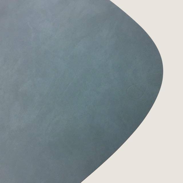 Lind DNA Tischset Curve L Light Blue Nupo in 37 x 44 cm
