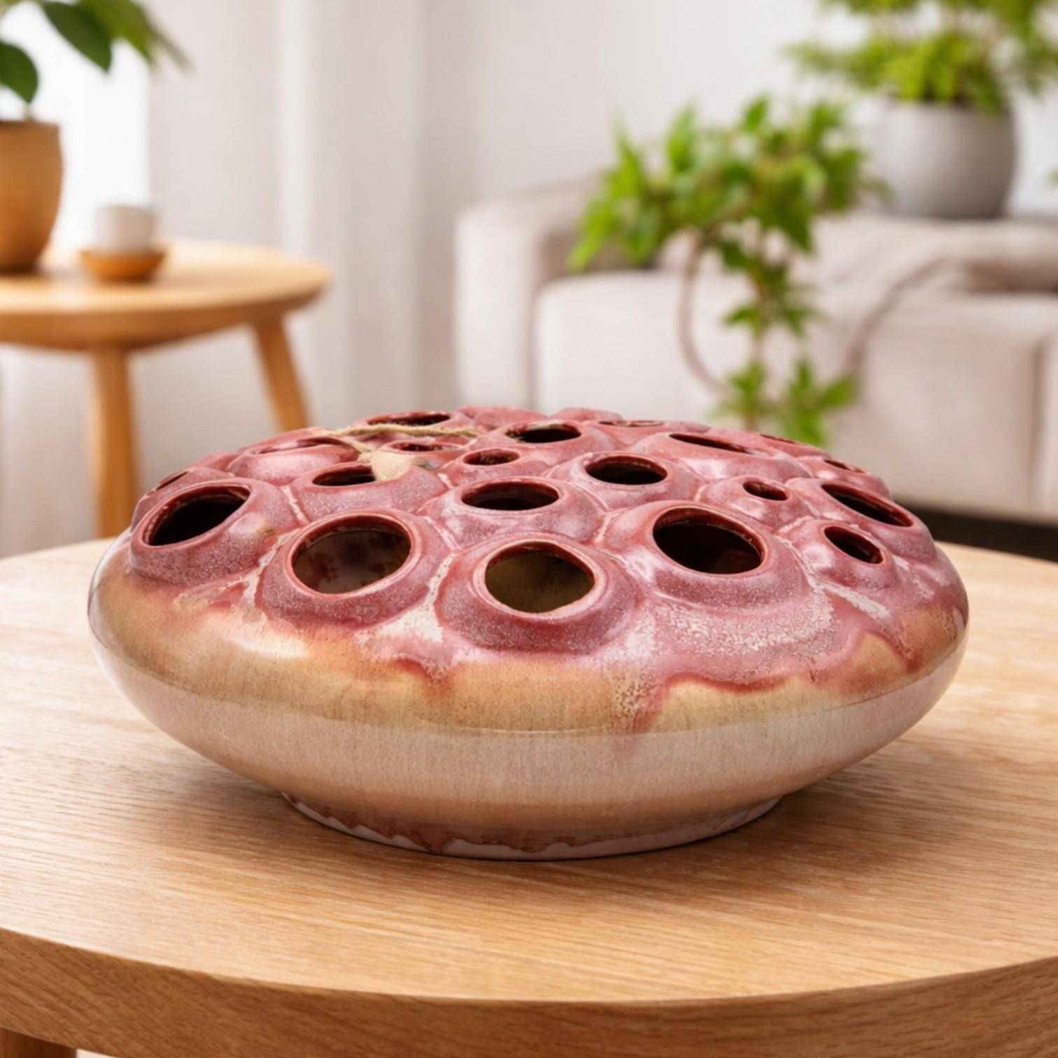 Luimes Vase in Rot-Pink, flache runde Form mit strukturierter Oberfläche und mehreren Öffnungen, Ø 34 cm, Höhe 15 cm  