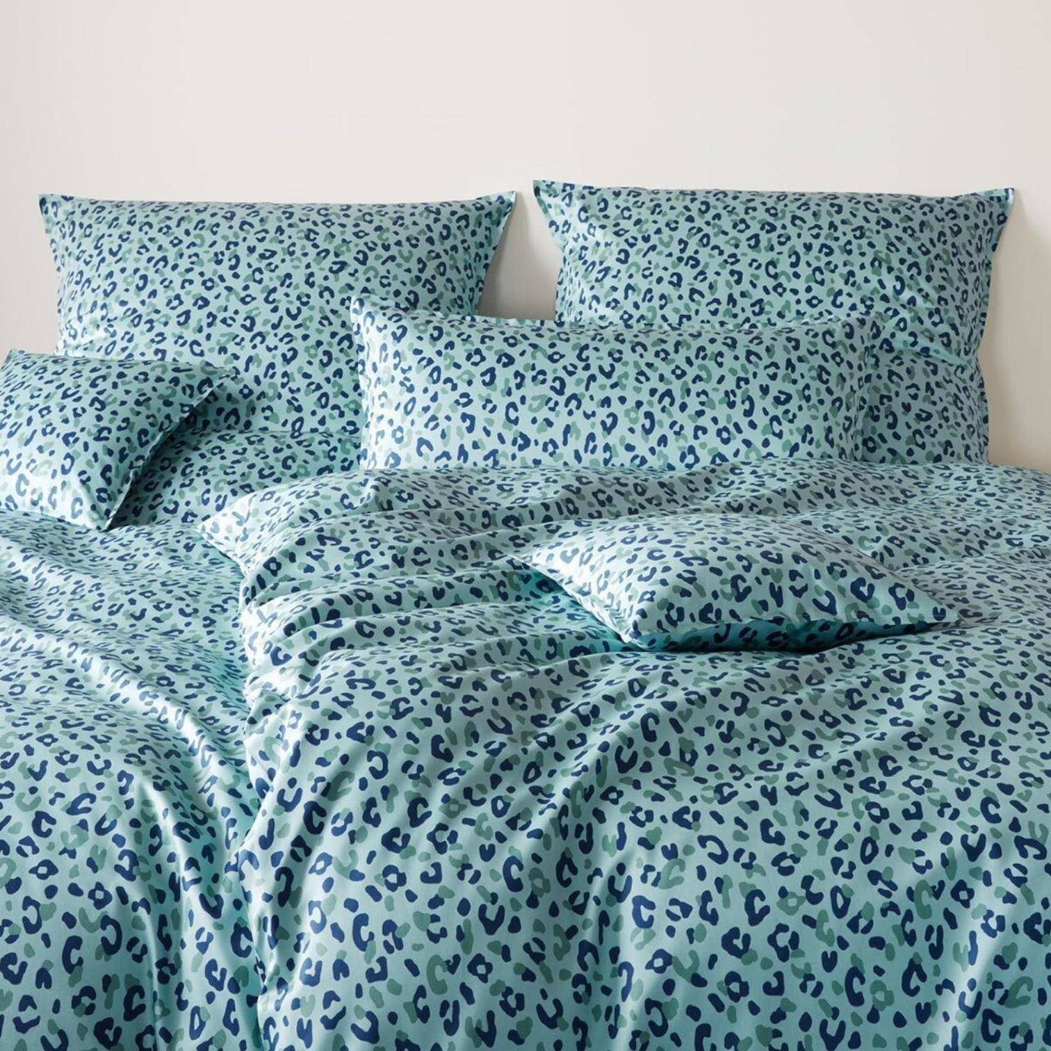 Moderne Elegante Bettwäsche mit Leo-Muster in Aquagrün aus hochwertigem Comfort Satin